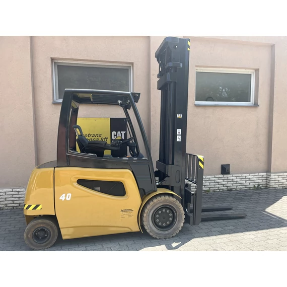 CATERPILLAR EP40C2 Elektromos homlokvillás targonca