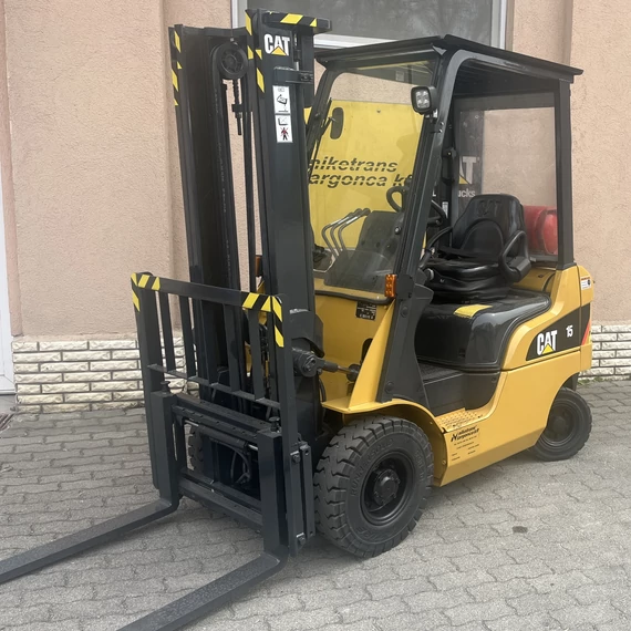 CATERPILLAR GP15N 1.5 t teherbírású gázüzemű homlokvillás targonca, Kitünő állapot